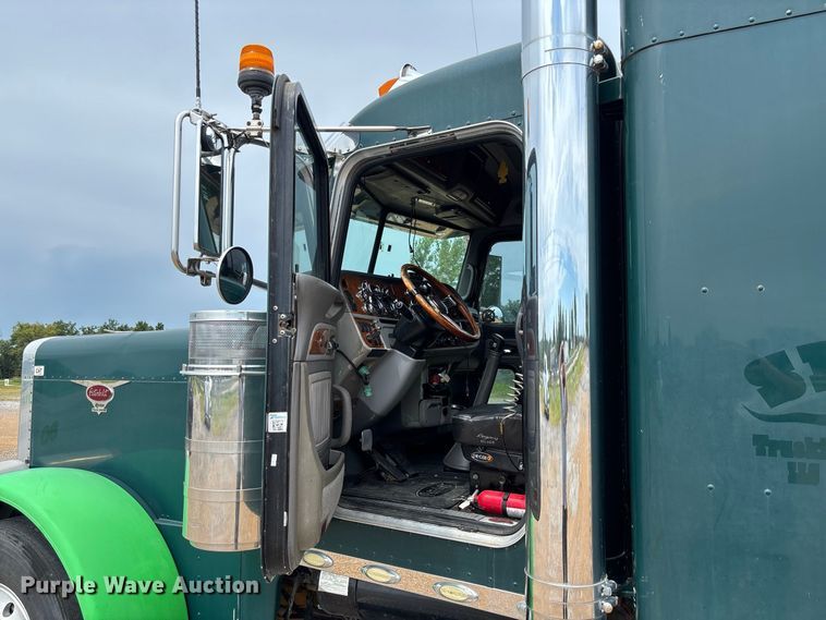 image for item FM6508 2006 Peterbilt 379 semi truck