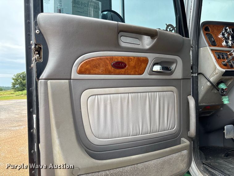 image for item FM6508 2006 Peterbilt 379 semi truck