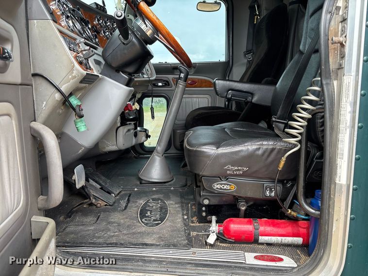 image for item FM6508 2006 Peterbilt 379 semi truck