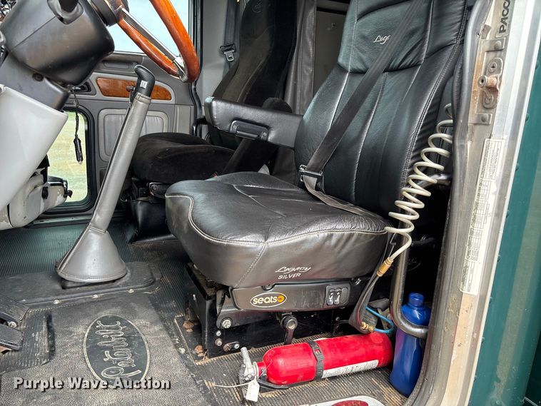 image for item FM6508 2006 Peterbilt 379 semi truck