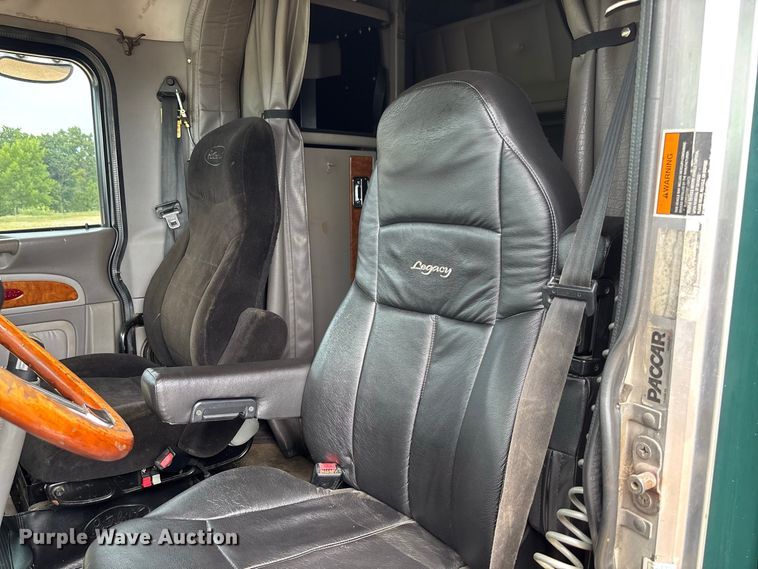 image for item FM6508 2006 Peterbilt 379 semi truck