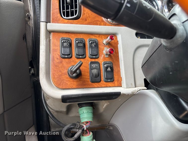 image for item FM6508 2006 Peterbilt 379 semi truck