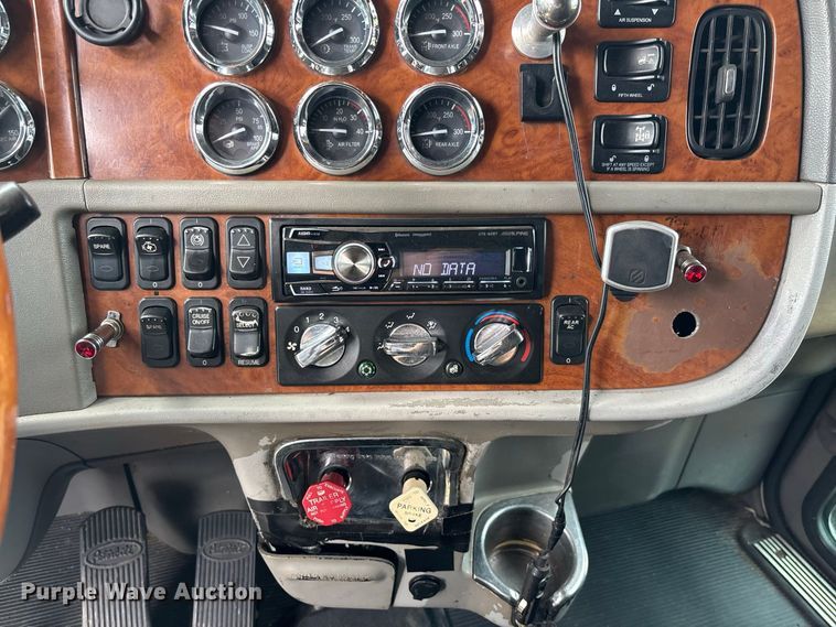 image for item FM6508 2006 Peterbilt 379 semi truck