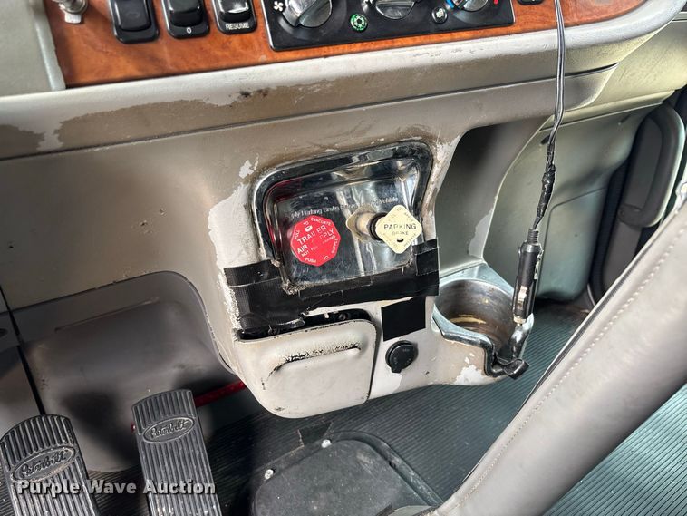 image for item FM6508 2006 Peterbilt 379 semi truck