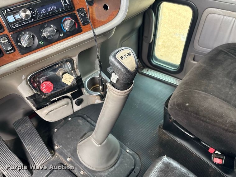 image for item FM6508 2006 Peterbilt 379 semi truck