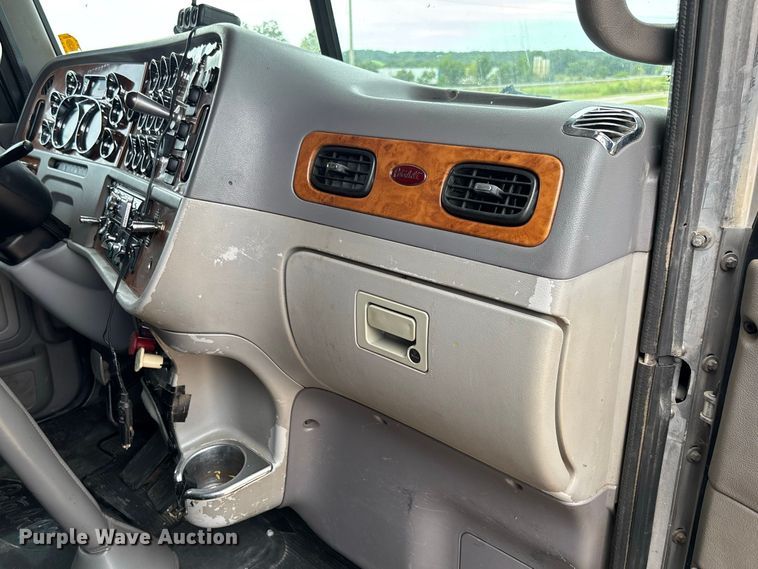 image for item FM6508 2006 Peterbilt 379 semi truck