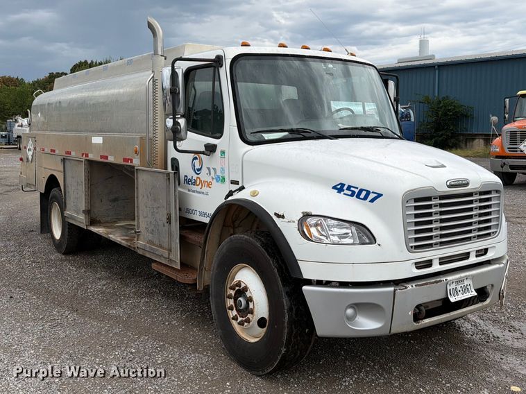 image for item FN2565 2007 Freightliner Business Class M2 fuel truck