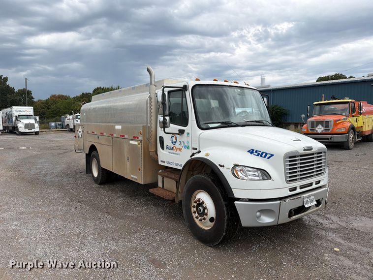 image for item FN2565 2007 Freightliner Business Class M2 fuel truck