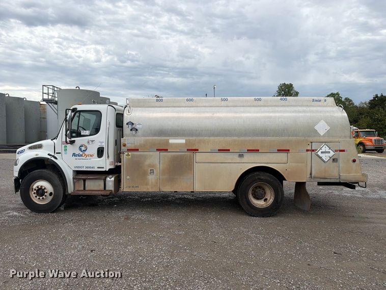 image for item FN2565 2007 Freightliner Business Class M2 fuel truck