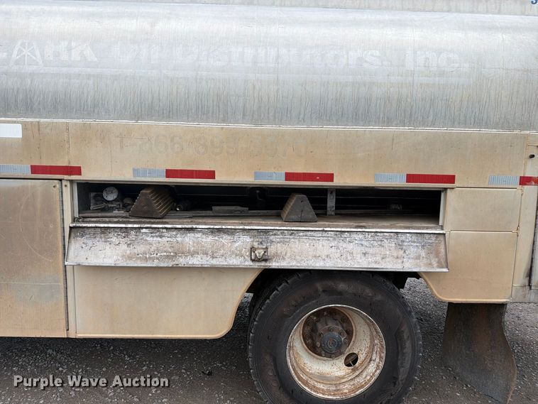 image for item FN2565 2007 Freightliner Business Class M2 fuel truck