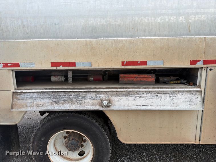 image for item FN2565 2007 Freightliner Business Class M2 fuel truck