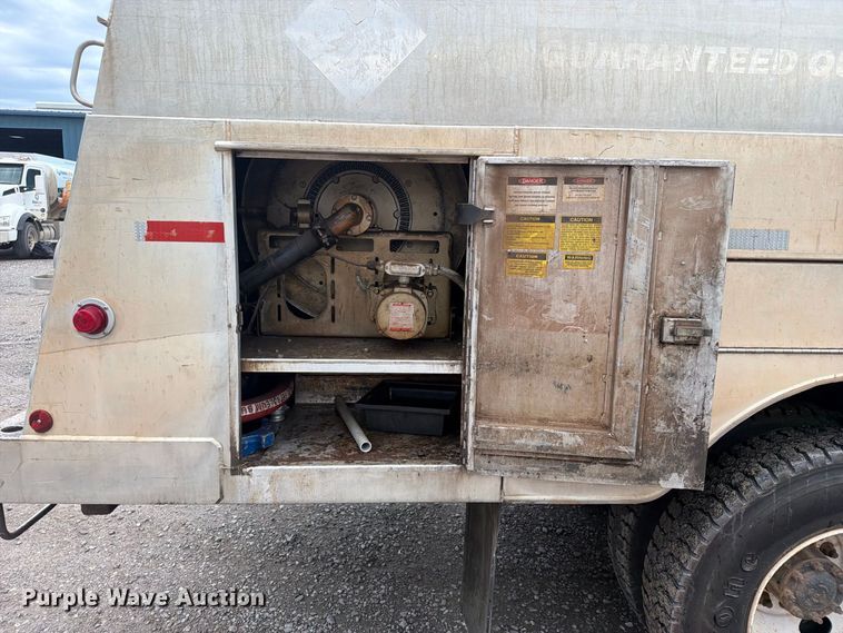 image for item FN2565 2007 Freightliner Business Class M2 fuel truck