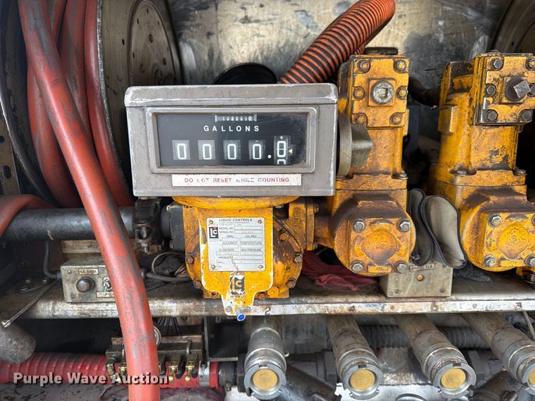 image for item FN2565 2007 Freightliner Business Class M2 fuel truck