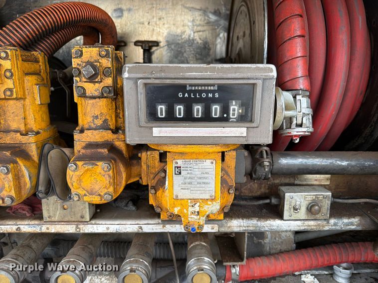 image for item FN2565 2007 Freightliner Business Class M2 fuel truck