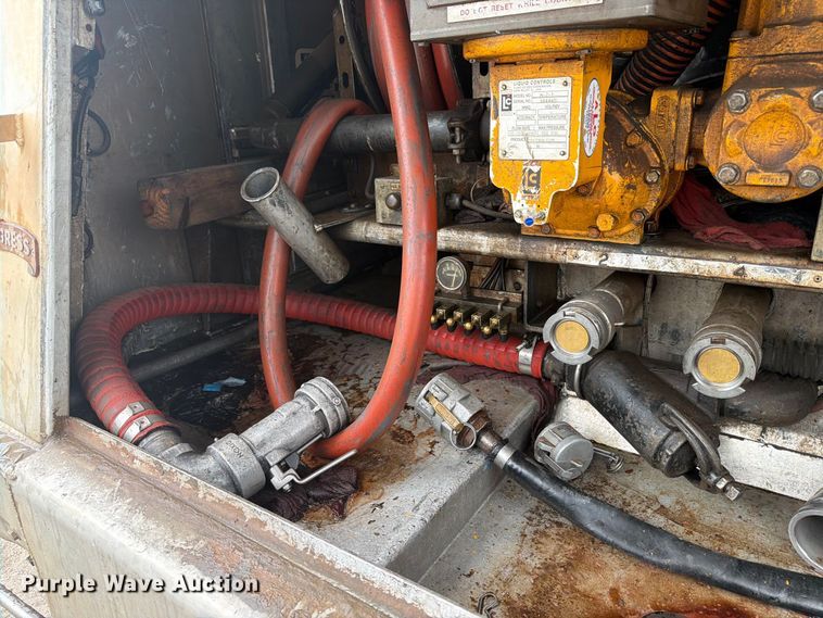 image for item FN2565 2007 Freightliner Business Class M2 fuel truck