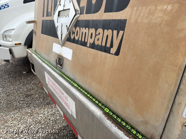 image for item FN2565 2007 Freightliner Business Class M2 fuel truck