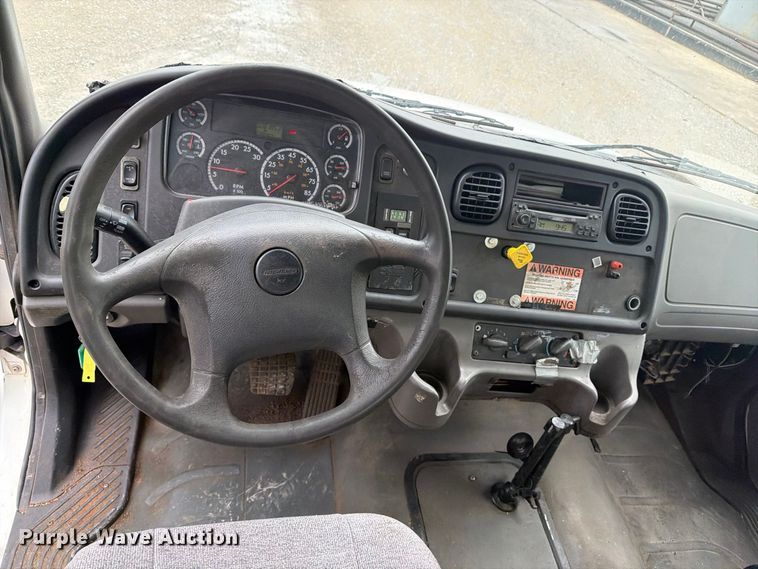 image for item FN2565 2007 Freightliner Business Class M2 fuel truck