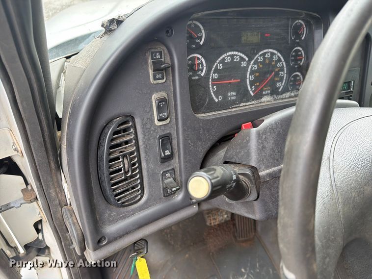 image for item FN2565 2007 Freightliner Business Class M2 fuel truck