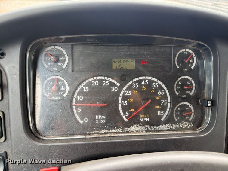 image for item FN2565 2007 Freightliner Business Class M2 fuel truck