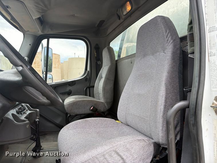 image for item FN2565 2007 Freightliner Business Class M2 fuel truck