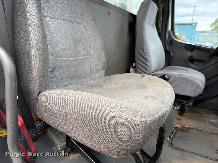 image for item FN2565 2007 Freightliner Business Class M2 fuel truck