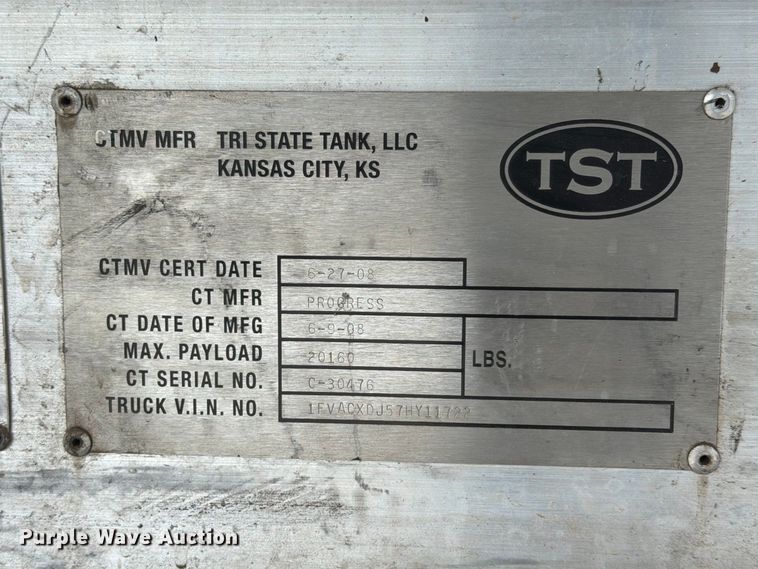 image for item FN2565 2007 Freightliner Business Class M2 fuel truck