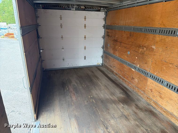 image for item FN2567 2014 Isuzu NRR box truck
