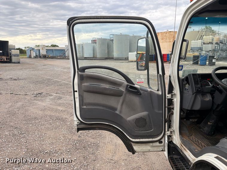 image for item FN2567 2014 Isuzu NRR box truck