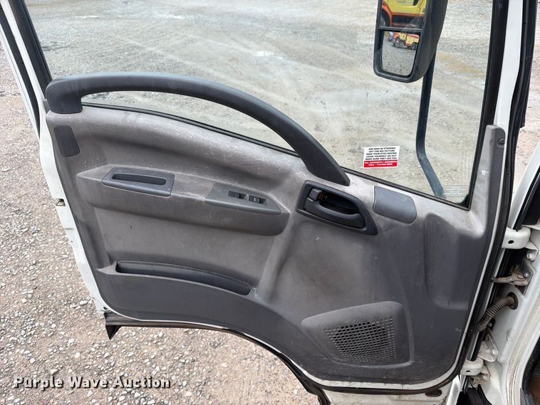 image for item FN2567 2014 Isuzu NRR box truck