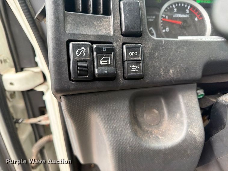 image for item FN2567 2014 Isuzu NRR box truck