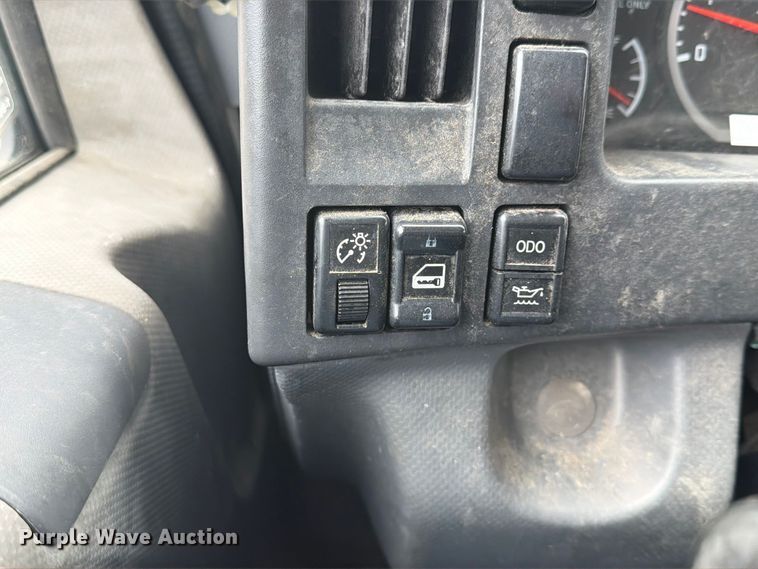 image for item FN2567 2014 Isuzu NRR box truck