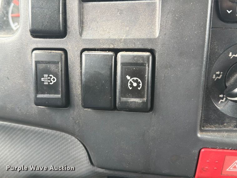 image for item FN2567 2014 Isuzu NRR box truck