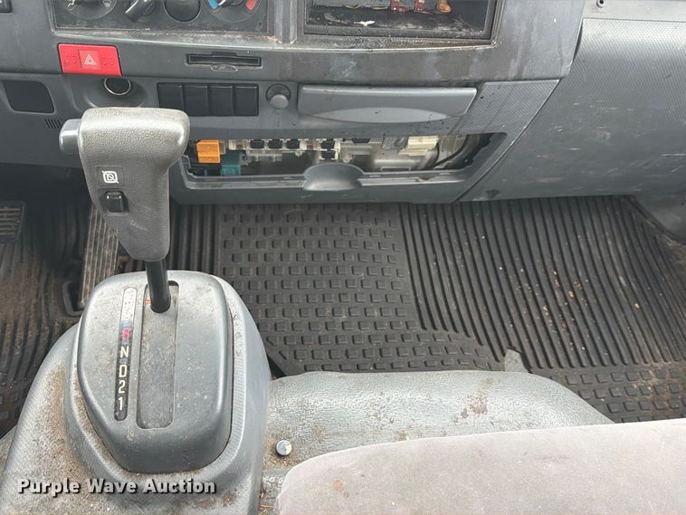 image for item FN2567 2014 Isuzu NRR box truck