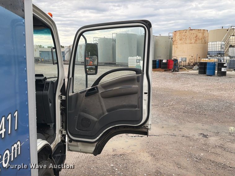 image for item FN2567 2014 Isuzu NRR box truck