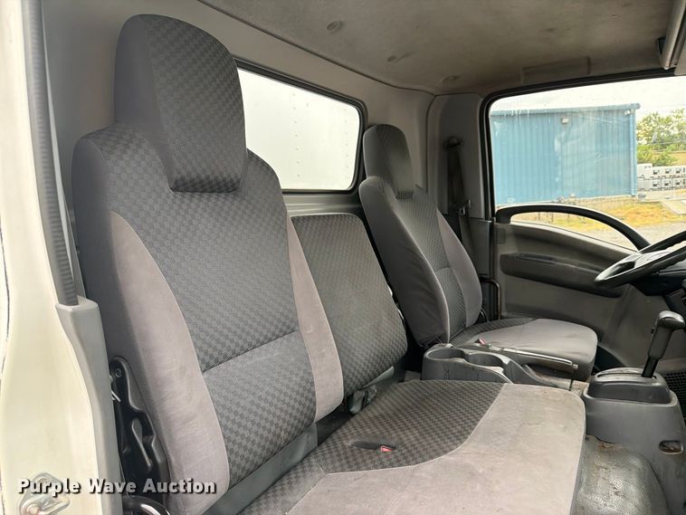 image for item FN2567 2014 Isuzu NRR box truck