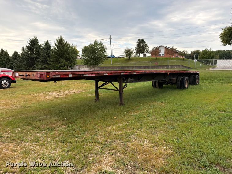 image for item FN5850 1992 Fontaine Trailer Co. flatbed truck
