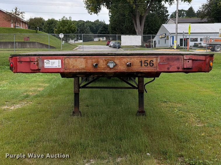image for item FN5850 1992 Fontaine Trailer Co. flatbed truck