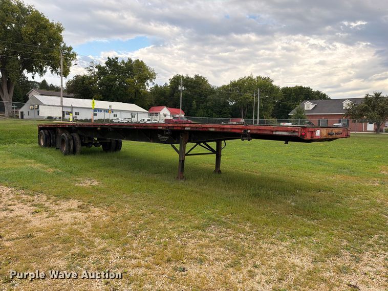 image for item FN5850 1992 Fontaine Trailer Co. flatbed truck