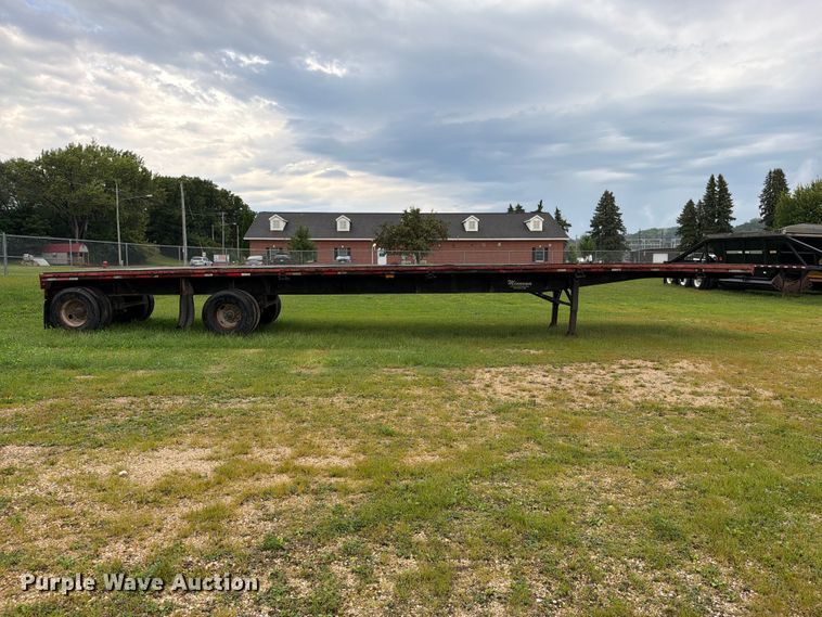 image for item FN5850 1992 Fontaine Trailer Co. flatbed truck