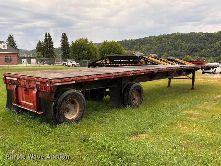 image for item FN5850 1992 Fontaine Trailer Co. flatbed truck