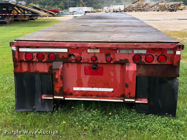 image for item FN5850 1992 Fontaine Trailer Co. flatbed truck