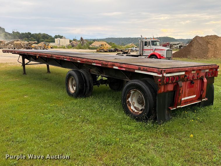 image for item FN5850 1992 Fontaine Trailer Co. flatbed truck