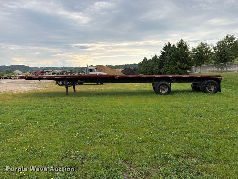 image for item FN5850 1992 Fontaine Trailer Co. flatbed truck