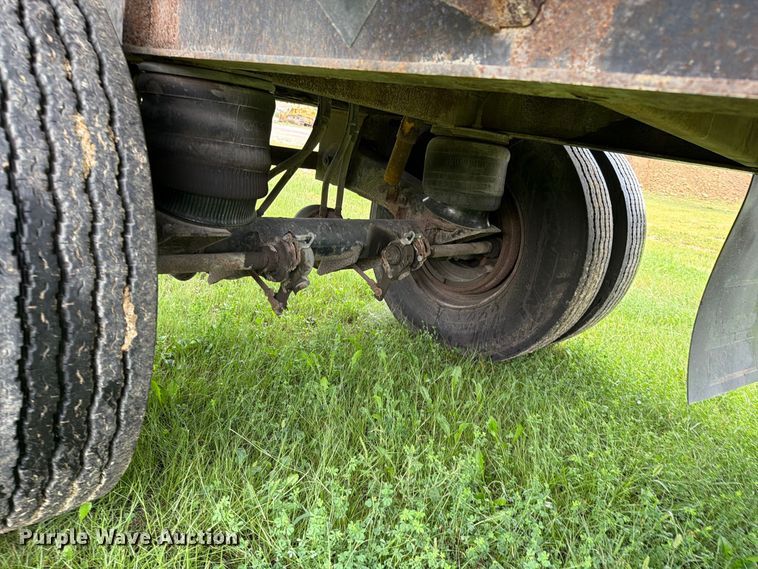 image for item FN5850 1992 Fontaine Trailer Co. flatbed truck