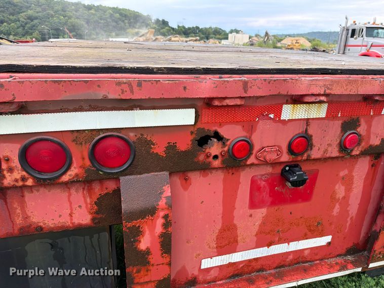 image for item FN5850 1992 Fontaine Trailer Co. flatbed truck