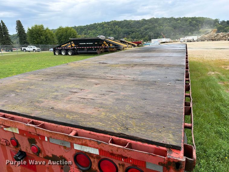 image for item FN5850 1992 Fontaine Trailer Co. flatbed truck