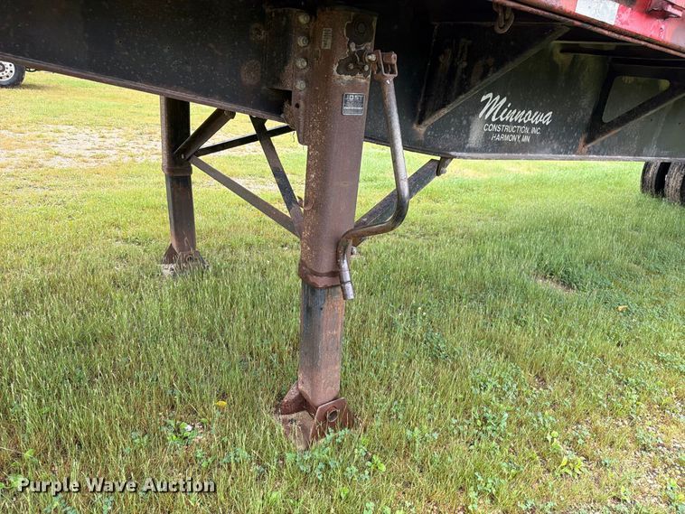 image for item FN5850 1992 Fontaine Trailer Co. flatbed truck