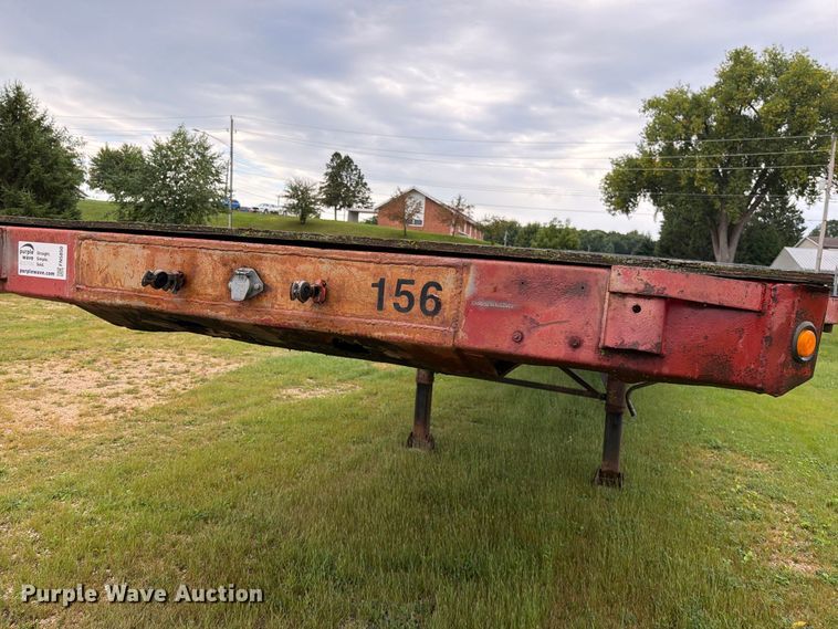 image for item FN5850 1992 Fontaine Trailer Co. flatbed truck