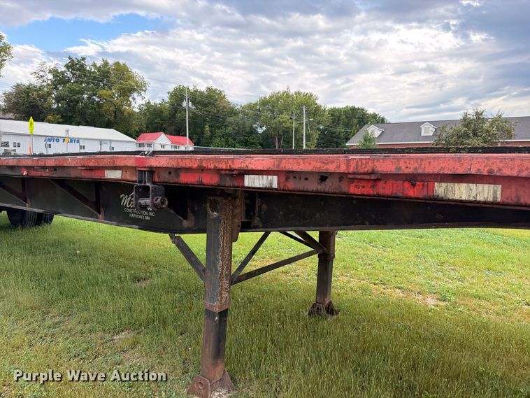 image for item FN5850 1992 Fontaine Trailer Co. flatbed truck