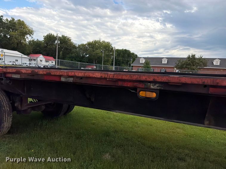 image for item FN5850 1992 Fontaine Trailer Co. flatbed truck